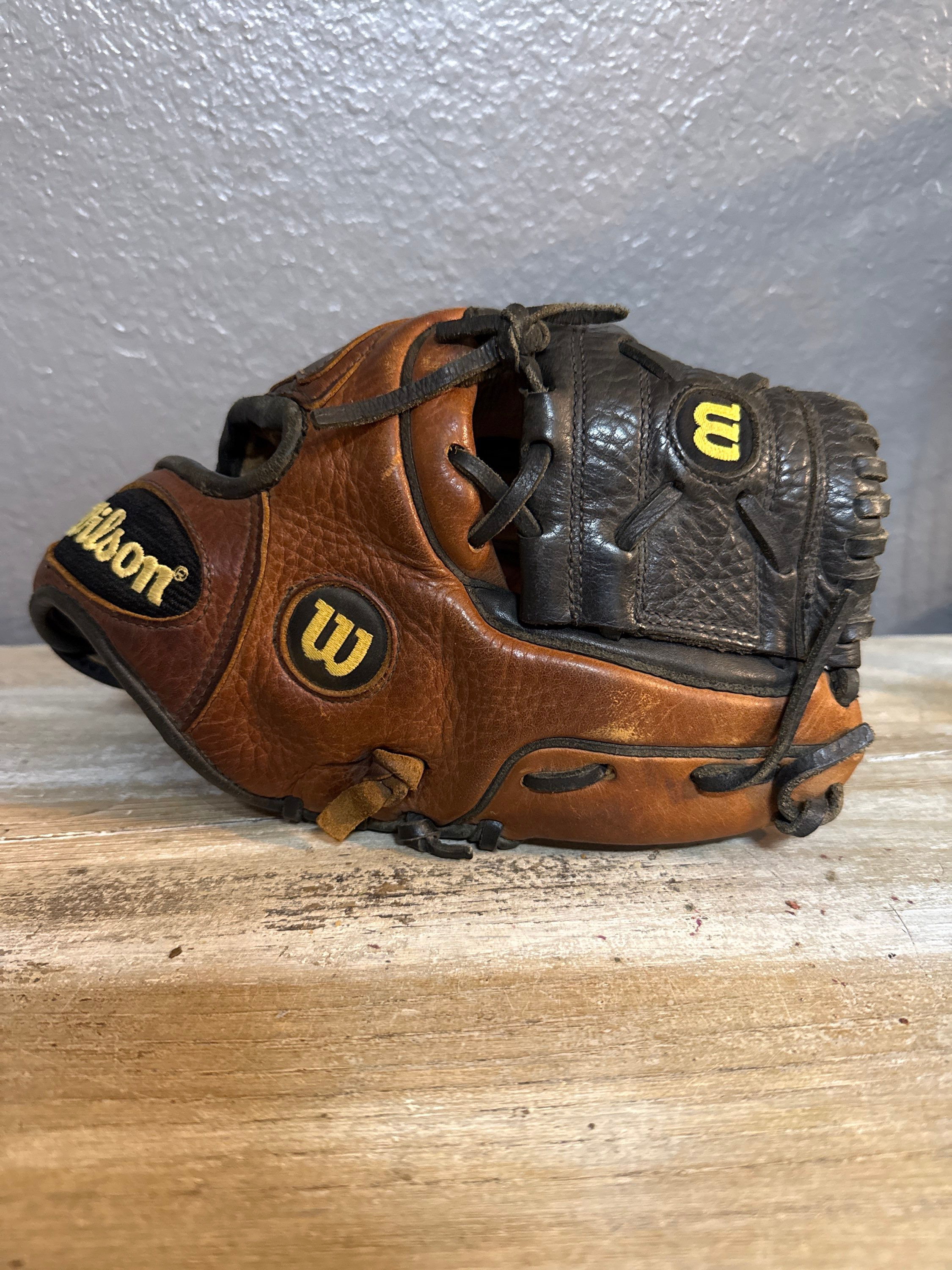 11" Wilson A905 A0905 3X11 Glove