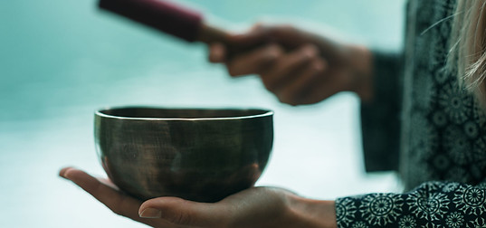 le-bol-tibetain-mysterieux-accessoire-des-yogis.jpg
