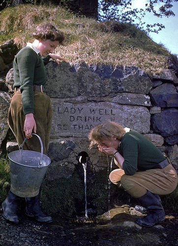 35 Roadiside well 1944.