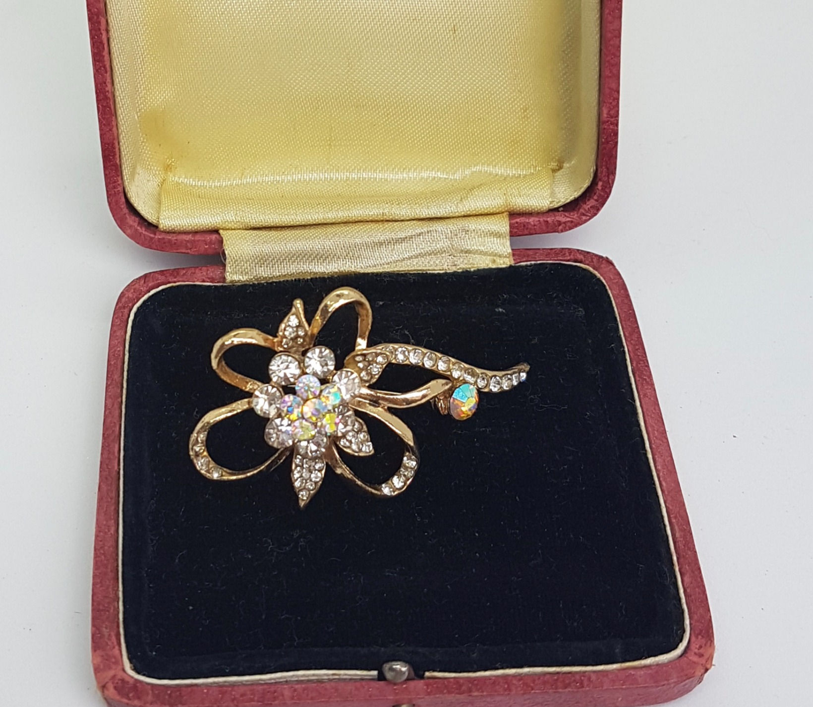 Vintage diamante brooch   (J312)