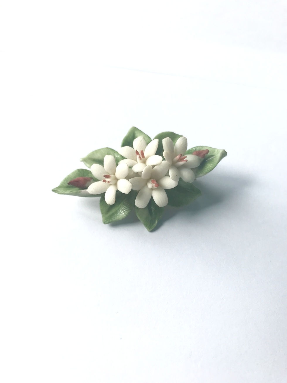 Vintage style China brooch. (J207)