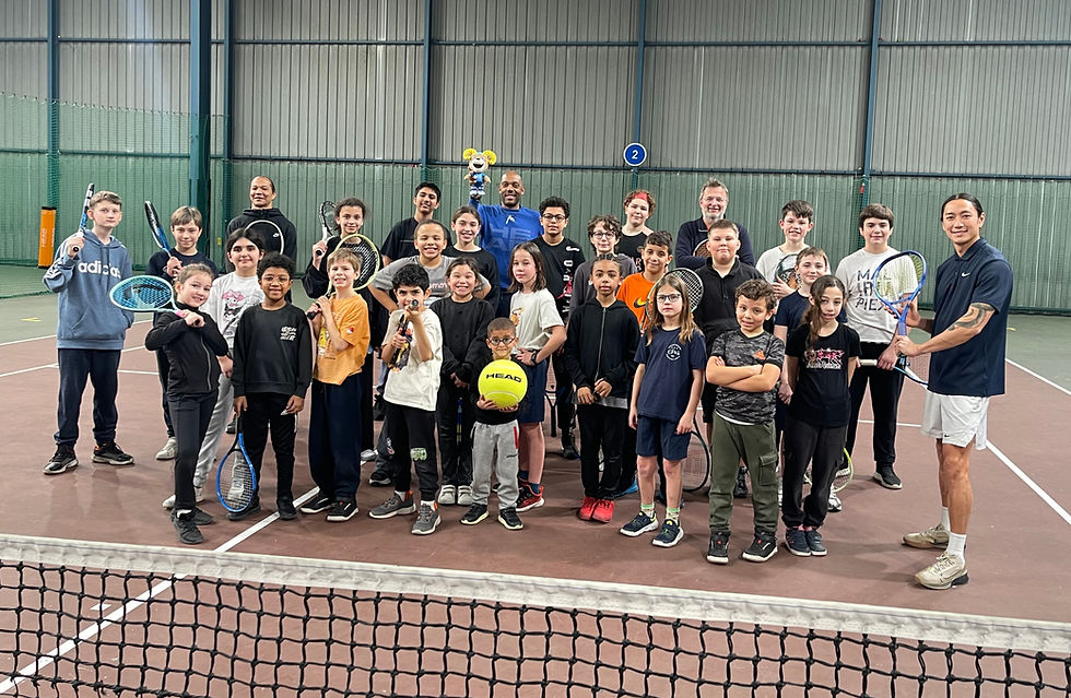 Nos jeunes participants du stage d'hiver de la session de l'après-midi, accompagnés de nos entraîneurs.