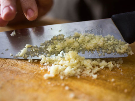 How to Prepare Garlic: Three Easy Methods