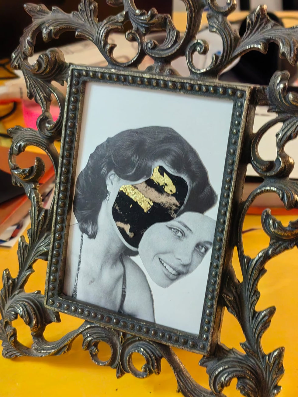 VESTÍGIOS DE UM RISO