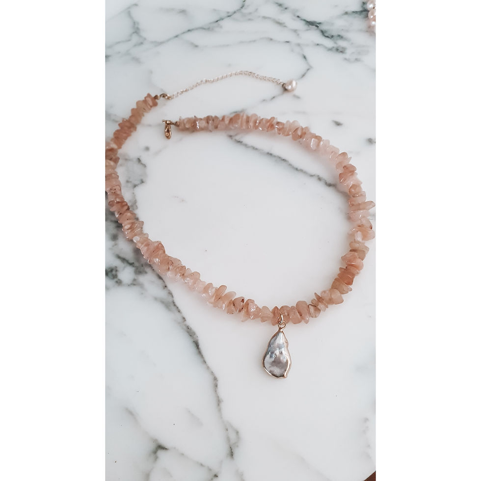 תמונה ממוזערת: PINK STONES  WITH GOLD PLATED PEARL NECKLACE