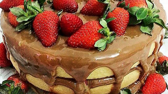 Layered ''Doce de Leite'' Cake with Strawberries(1.3Kg, serves 8-10 people)