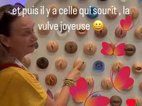un mur de vulve en silicone en 3D