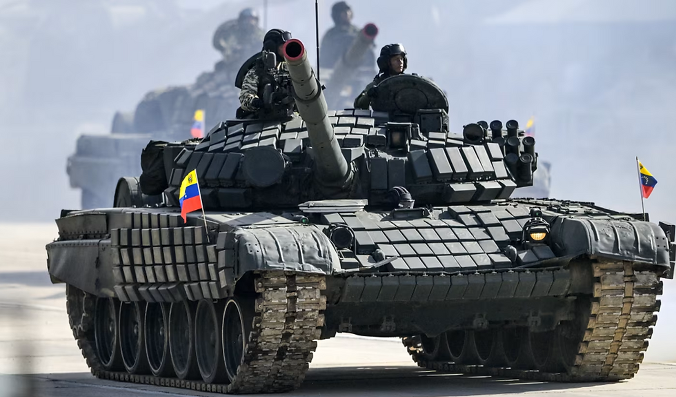 Um tanque do Exército venezuelano de origem russa participa de um desfile militar durante as comemorações do Dia da Independência, em Caracas, no dia 5 de julho. Foto - Juan Barreto/AFP/Getty Images via CNN Newsource