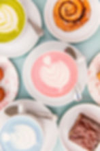 Photo de nos pâtisseries et de nos cafés, latte et matcha latte