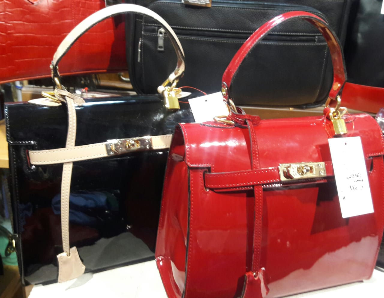 Cartera Kelly cuero charol grande red y black