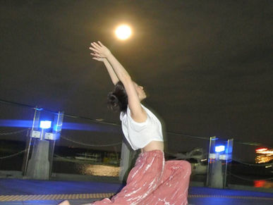 今日は満月。お盆なのでご先祖さまに想いを馳せようと思います。