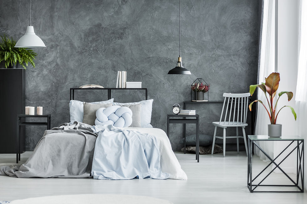 Dormitorio moderno con pared oscura