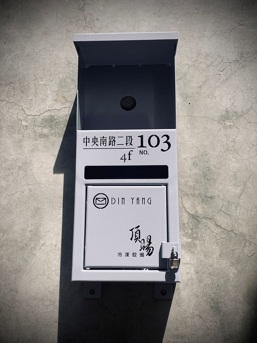 縮圖：鑰匙開鎖式信箱