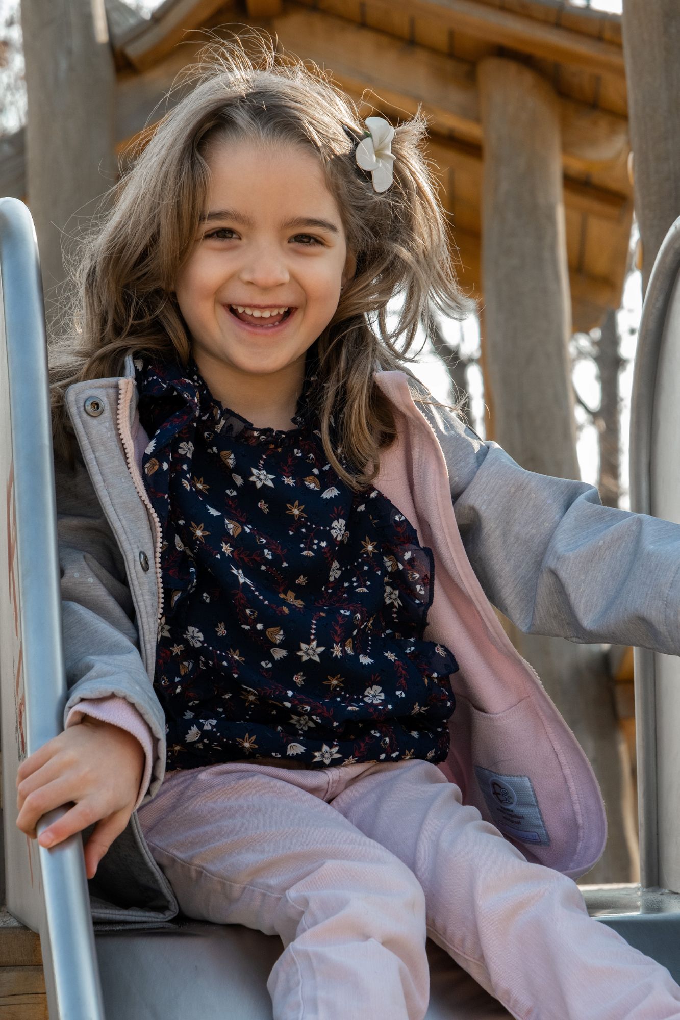 Kindergartenfoto-laufen-und-spielen-draußen-Aidlingen