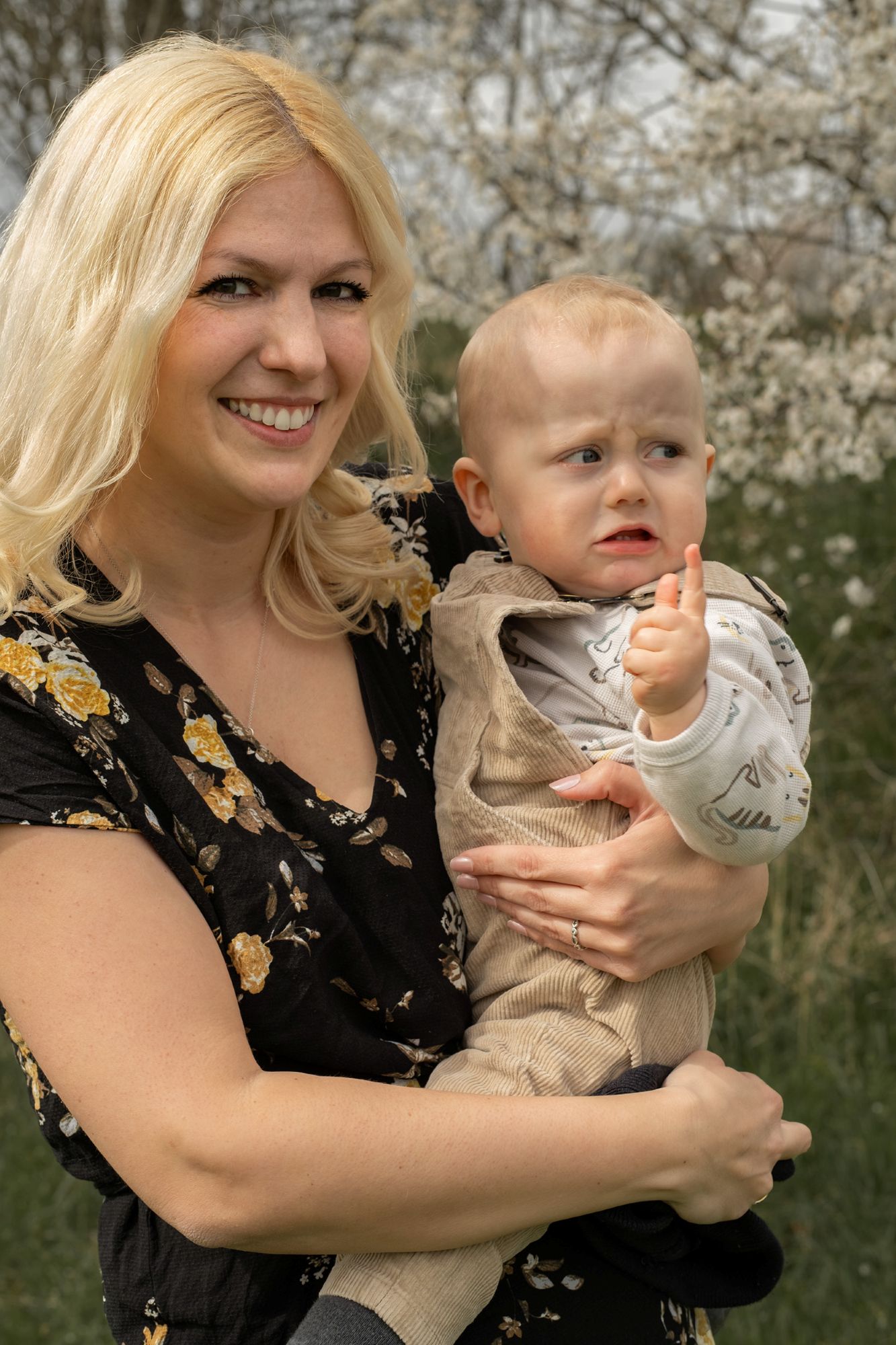 Fruehlingsfotos-Familie-Paare-Schwangere-Kinder-Haustiere-Hund--Fotoshooting-Herrenberg