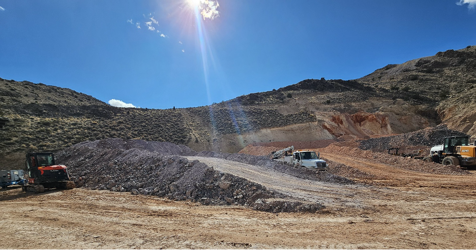 Ares Strategic Mining Commences Mining Operations: Ore Stockpiling at Lost Sheep Mine Begins, Production Momentum Accelerates