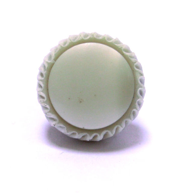 Thumbnail: Vintage Plastic Button (R290)