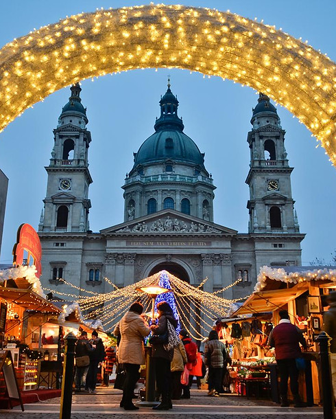 181205142004-budapest-winter-activities---st-stephens-christmas-market-8-full-169.jpg