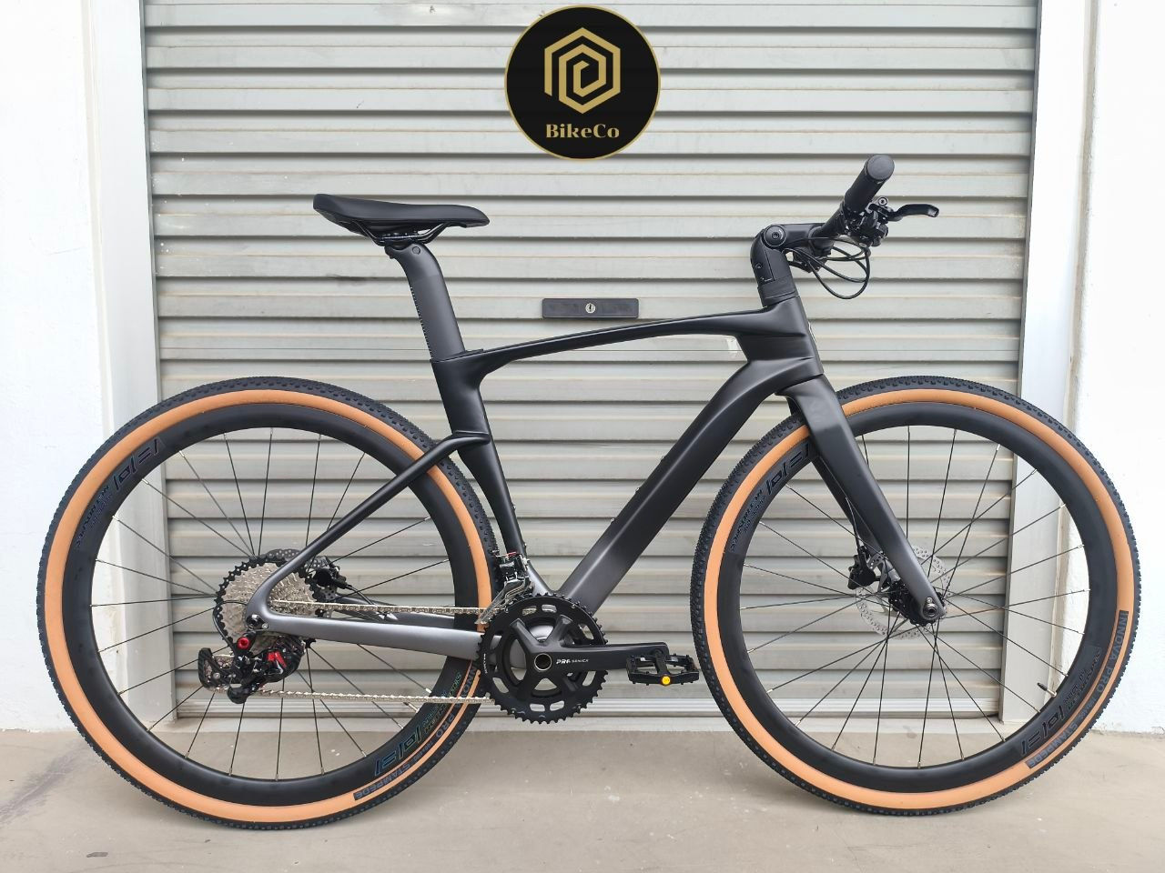 TWITTER Gravel V3 Carbon Fibre Straight Bar Bike | Retrospec 24 Speed All Road