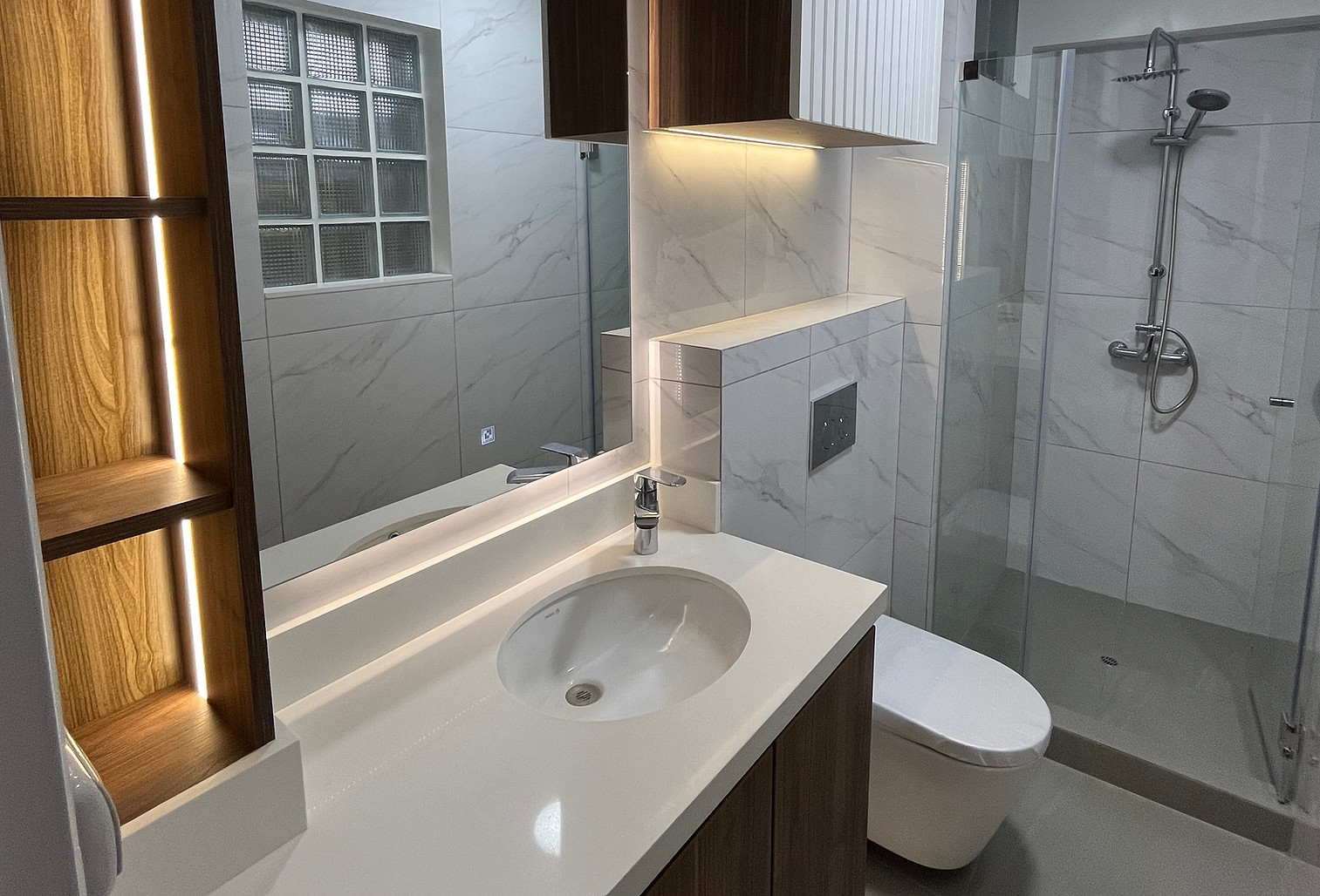 Baño principal Empresa de remodelaciones CosCon Peru