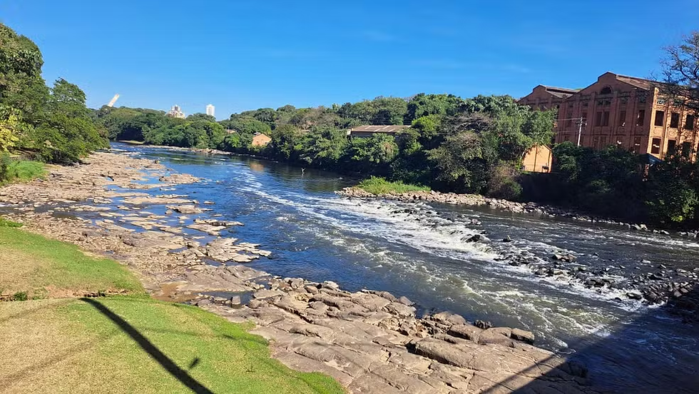 foto do rio Piracicaba em nível baixo das águas