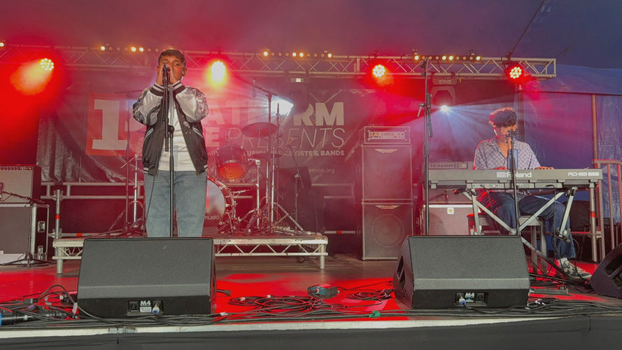 kyle singing on the stage 