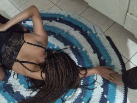 Aprende seu lugar! E seja a Minha serva para todo o sempre....