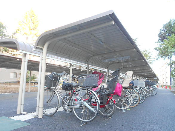 鋼鈑商事の駐輪場　製品情報　サイクルハウス　後柱タイプ　ELB型　見上げ