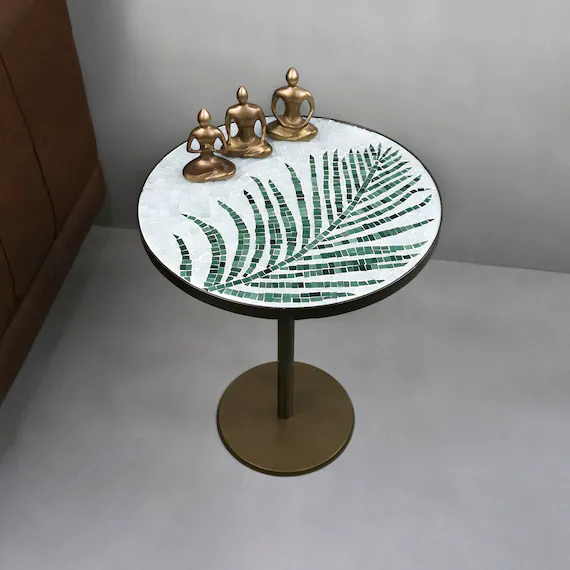 table décorée avec mosaique