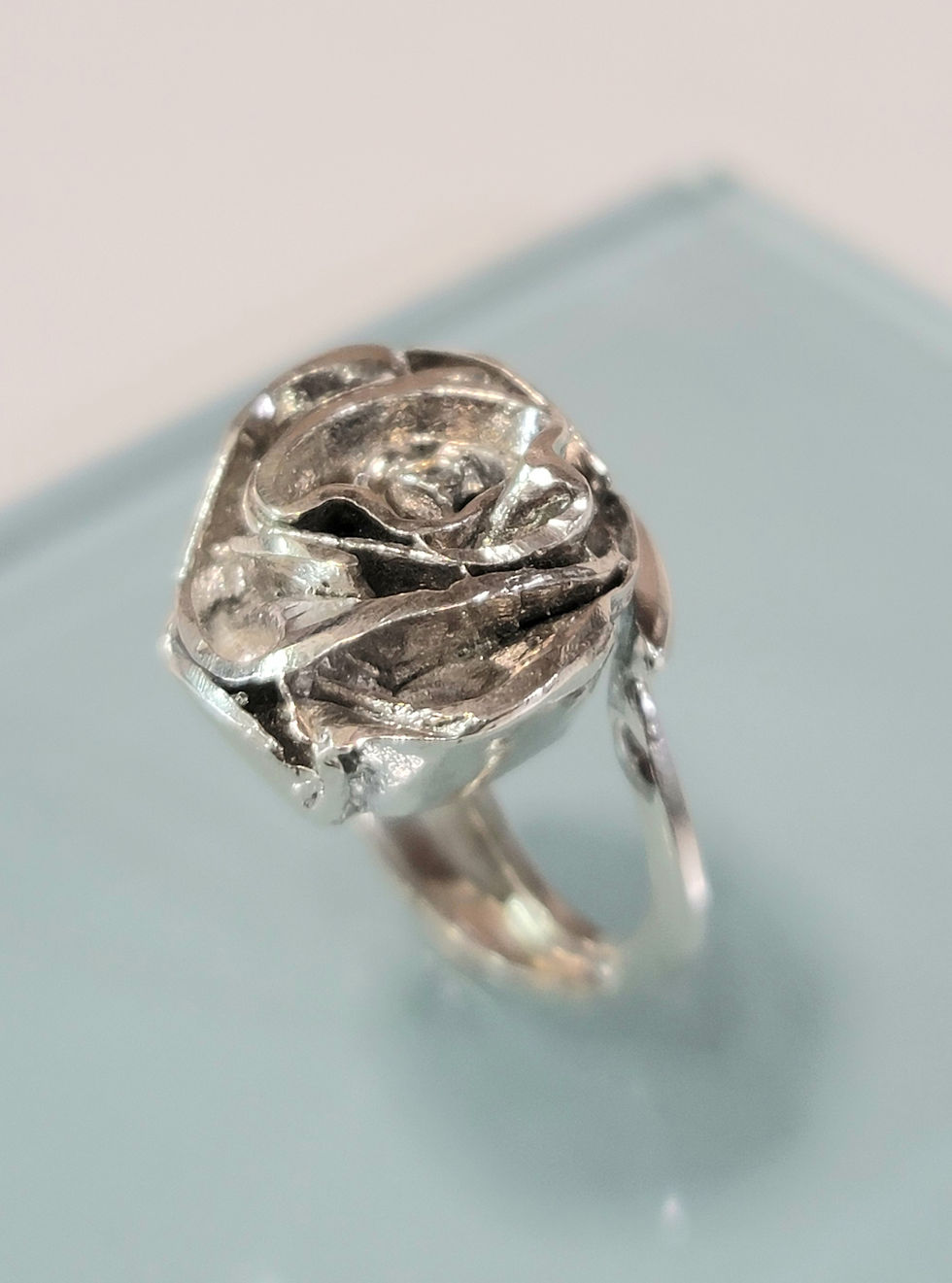 Thumbnail: Rose ring