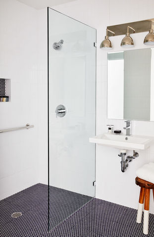 2019-06-03-TheMenhaden-0081 bathroom.jpg