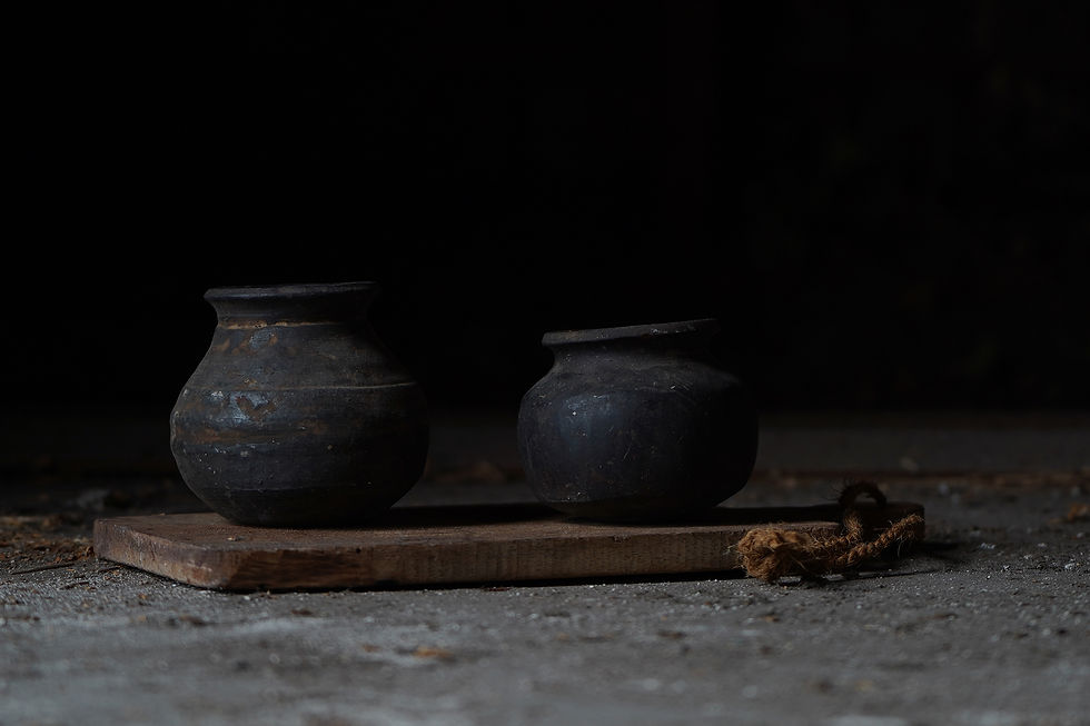 Miniaturbild: Old and vintage cook clay pot, Wabi Sabi