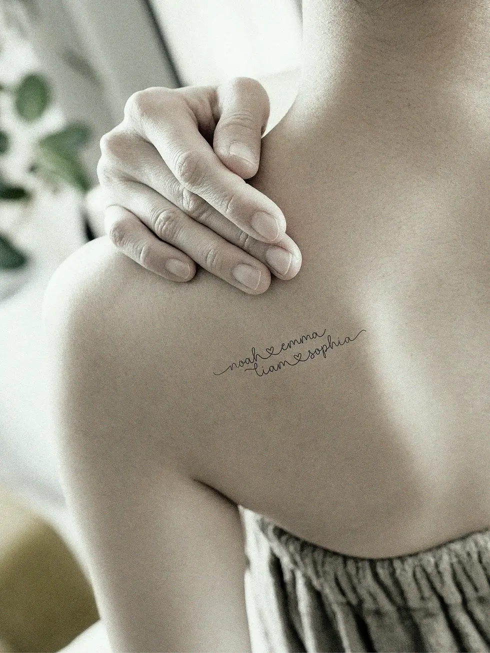 Tattoo Schriftzug individuell – moderne Fineline Tattoo Vorlage als Mockup präsentiert