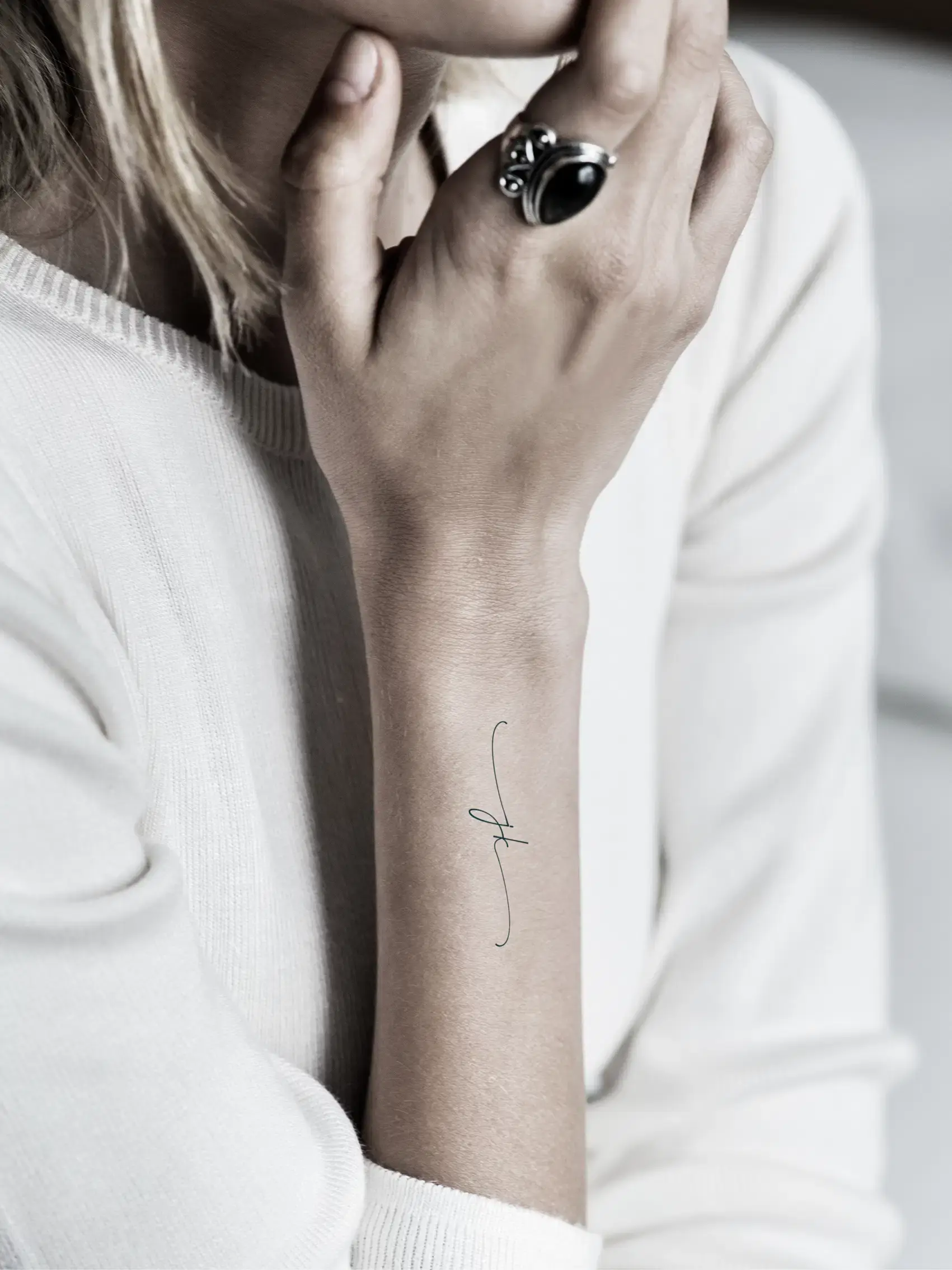 Tattoo Mockup: individueller Schriftzug – feines Fineline Tattoo Design nach Kundenwunsch