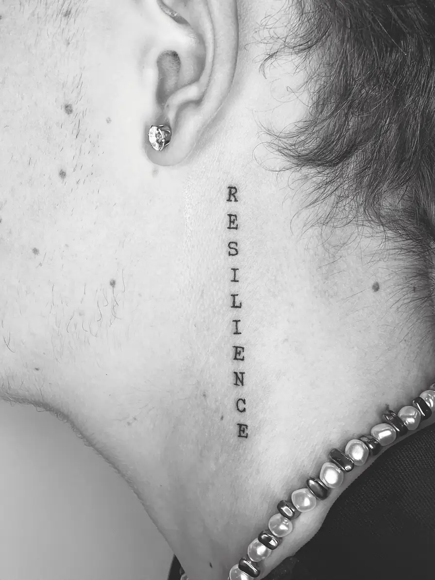 Motivations-Tattoo „RESILIENCE“ – Fineline Schriftzug Download Tattoo.