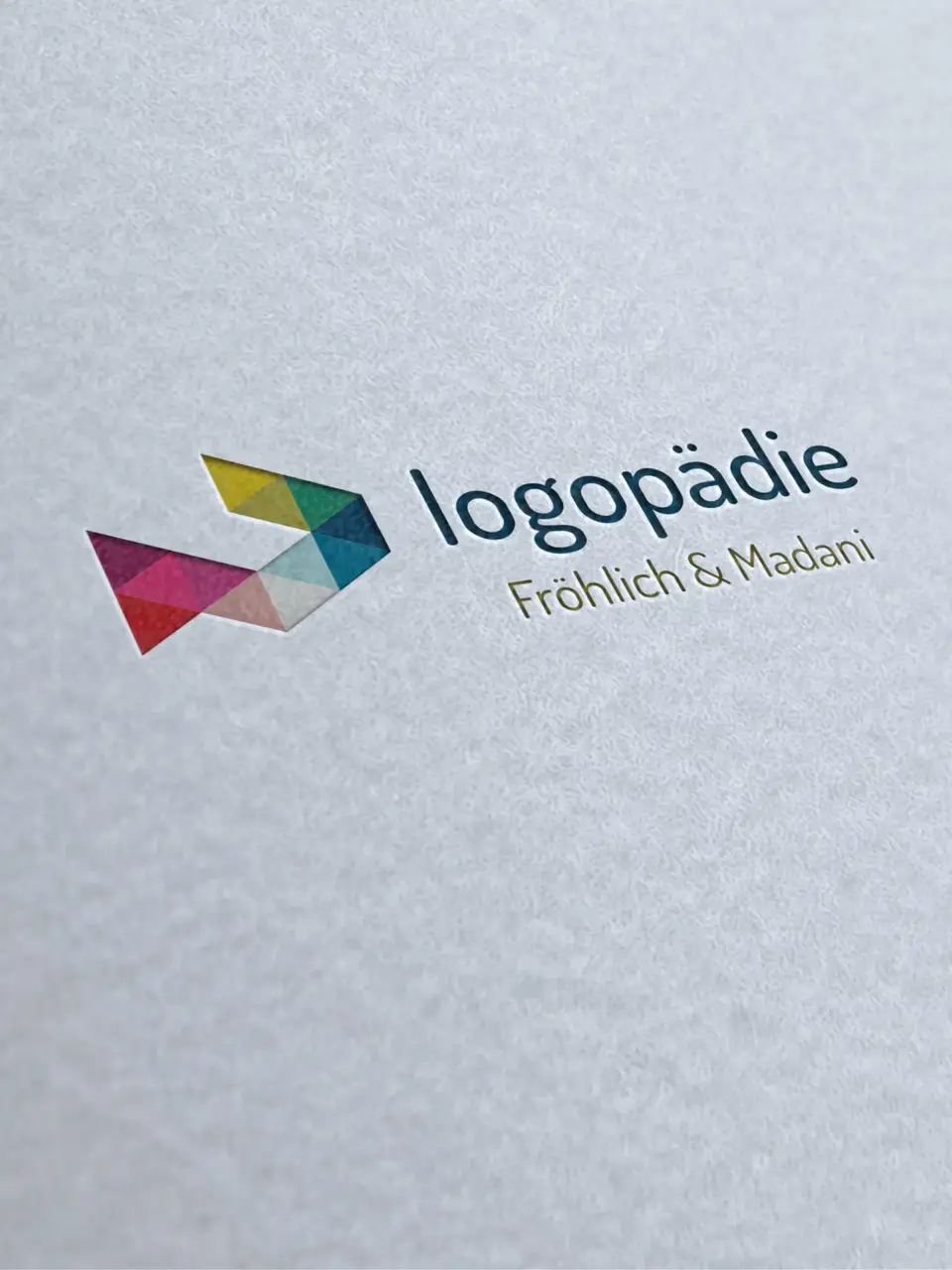 Logopädie Logo Design Vorlage – minimalistisches buntes Sprechblasen Logo zum Personalisieren bei MISSMINGA