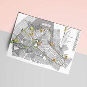 Ervaar de beste wijnen en adembenemende uitzichten met onze gedetailleerde wandelkaart met pen en inkt van een wijndomein. De kaart bevat gelabelde paden die u door verschillende druivensoorten en de verschillende terreinen van het landgoed leiden. Of je nu een doorgewinterde wijnkenner bent of gewoon op zoek bent naar een mooie wandeling, deze kaart is de perfecte gids voor je volgende wijngaardavontuur.
