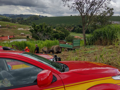 Trabalhador morre após trator capotar em Andradas