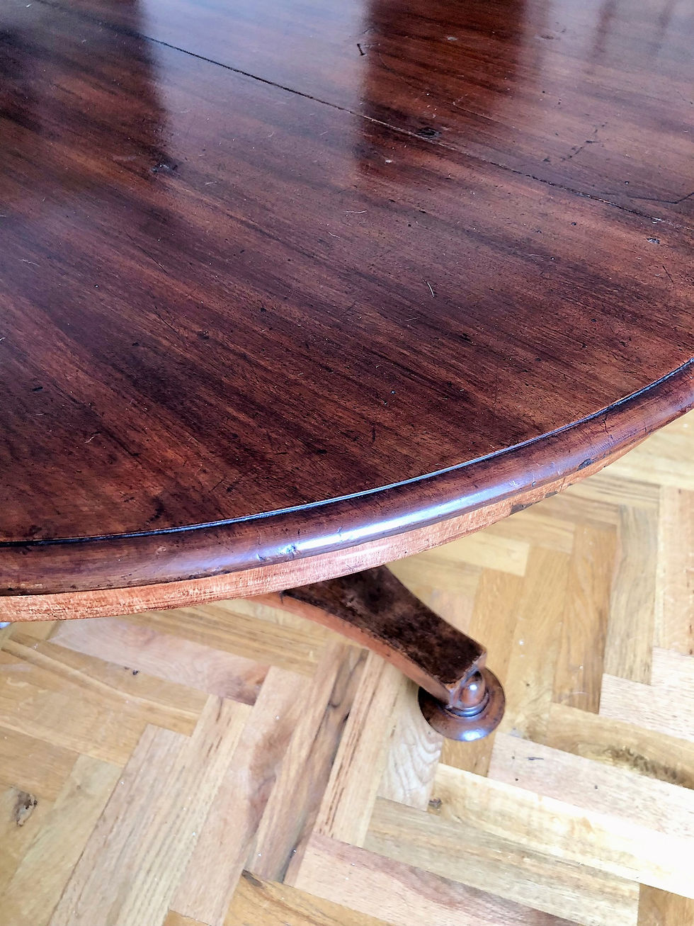 Thumbnail: 19th Century Round Tilt Top Breakfast / Dining Table