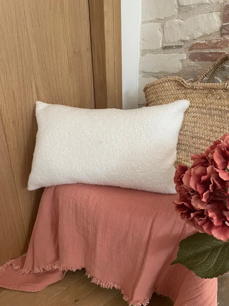 Thumbnail: Coussin polyester blanc– Housse de coussin – Deco chambre – coussin large