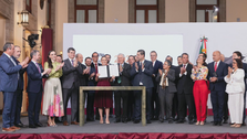 Gobierno firma acuerdo para dar prioridad al acero nacional