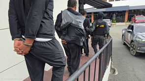 Persecución marítima culmina con decomiso de 450 paquetes de droga y arresto de cuatro venezolanos en RD