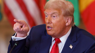 Juez de EE.UU. bloquea orden de Trump de eliminar la ciudadanía por nacimiento