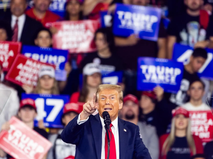 Trump pide disponer de aviones y vehículos militares por las amenazas contra su vida