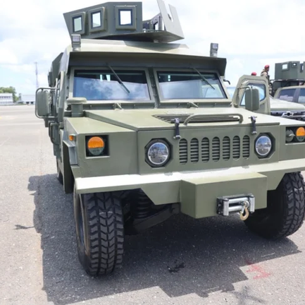 Abinader entrega blindado Furia VBD-2 e incorpora drones y 179 vehículos para reforzar las Fuerzas Armadas