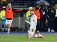 Santiago Giménez anota su primer gol con el Milan