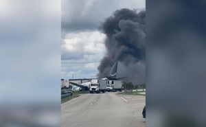 Avión de carga se estrella en el aeropuerto de Miami