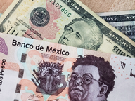 Bolsa Mexicana de Valores sube y el peso se aprecia tras respiro a México por aranceles de Trump