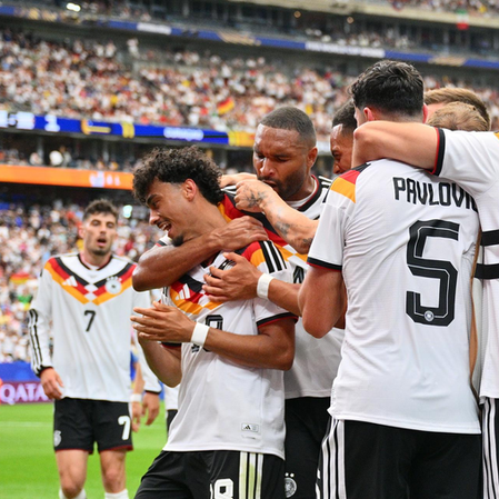 Países Bajos y Japón firman electrizante empate y Alemania aplasta a Curazao
