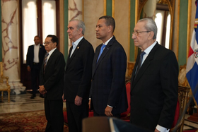 Luis Abinader otorga condecoración póstuma al periodista dominicano Orlando Howley tras 51 años de su asesinato